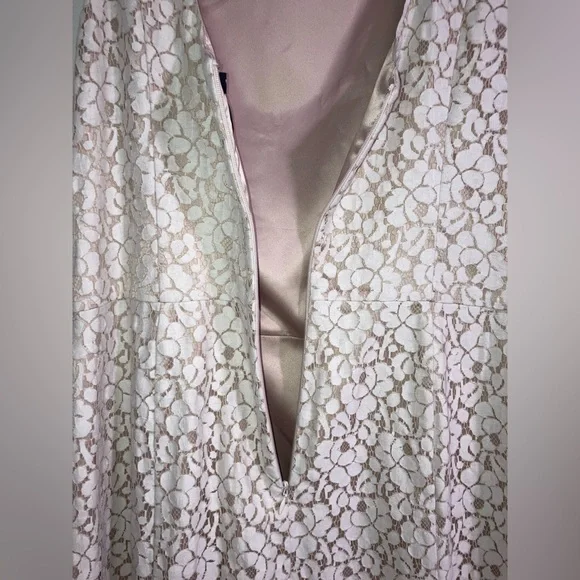 Beautiful white lace dress - Picture 4 of 9